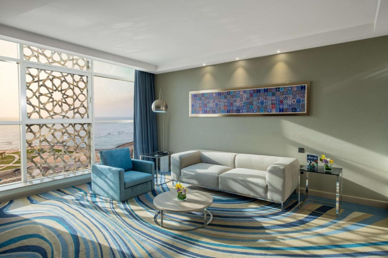 Radisson Blu Hotel, Jeddah Corniche Exteriör bild A living room at the Jumeirah Atlantis