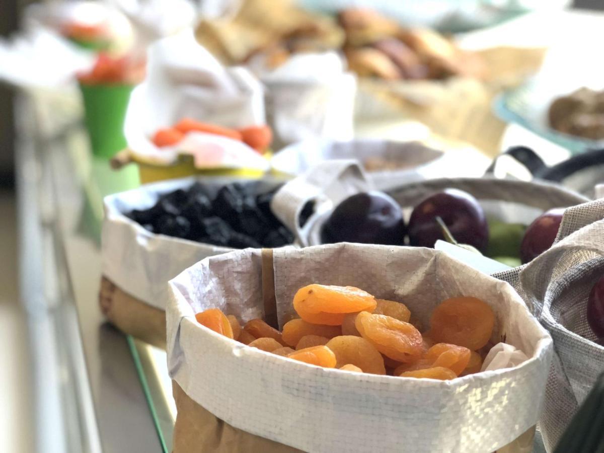 Radisson Blu Hotel, Jeddah Corniche Exteriör bild Dried apricots