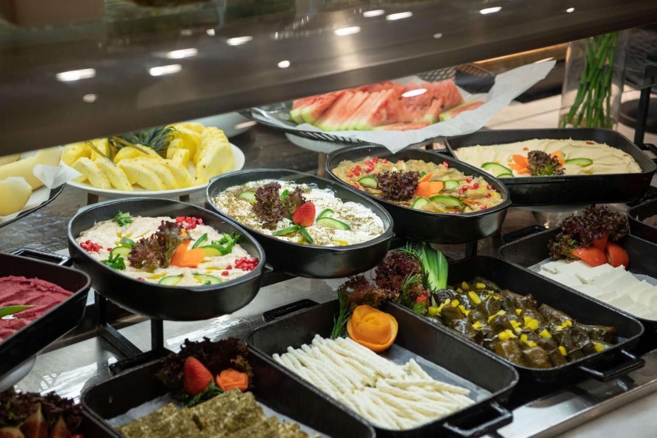 Radisson Blu Hotel, Jeddah Corniche Exteriör bild Meze