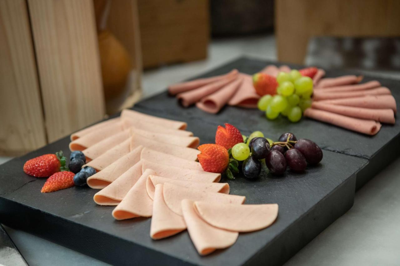 Radisson Blu Hotel, Jeddah Corniche Exteriör bild Turkey ham