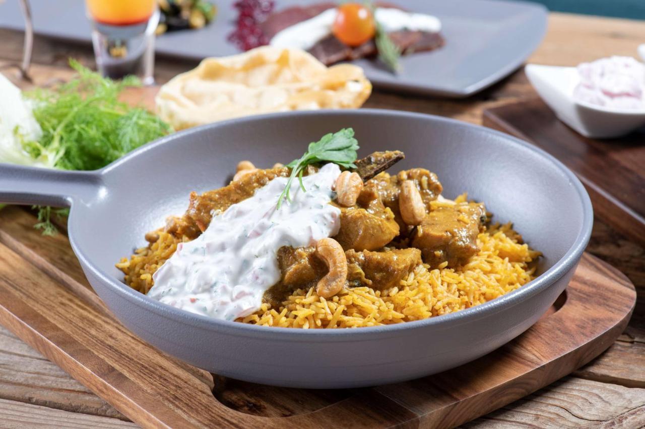 Radisson Blu Hotel, Jeddah Corniche Exteriör bild Biryani