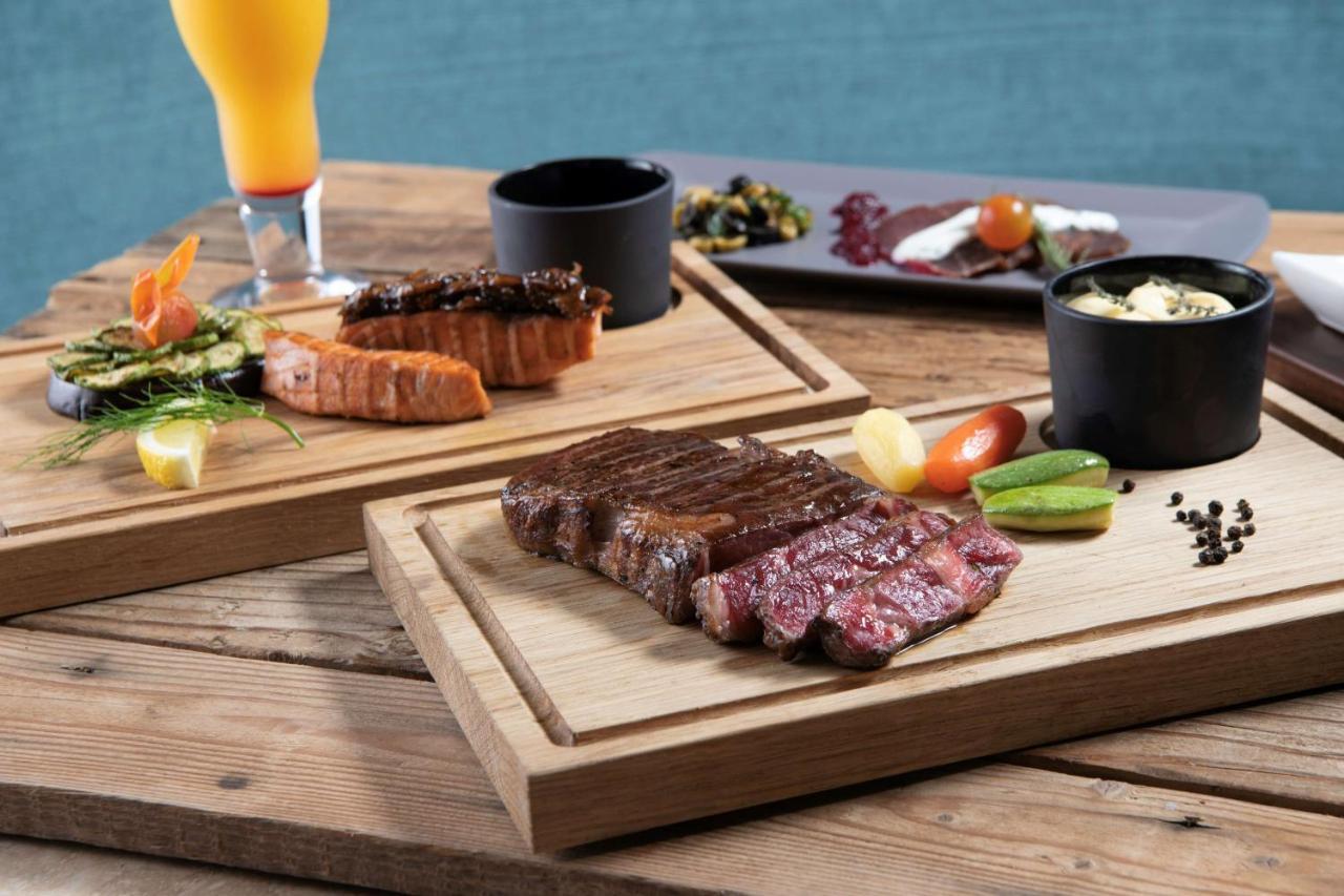 Radisson Blu Hotel, Jeddah Corniche Exteriör bild A steak prepared with the dry-aging method