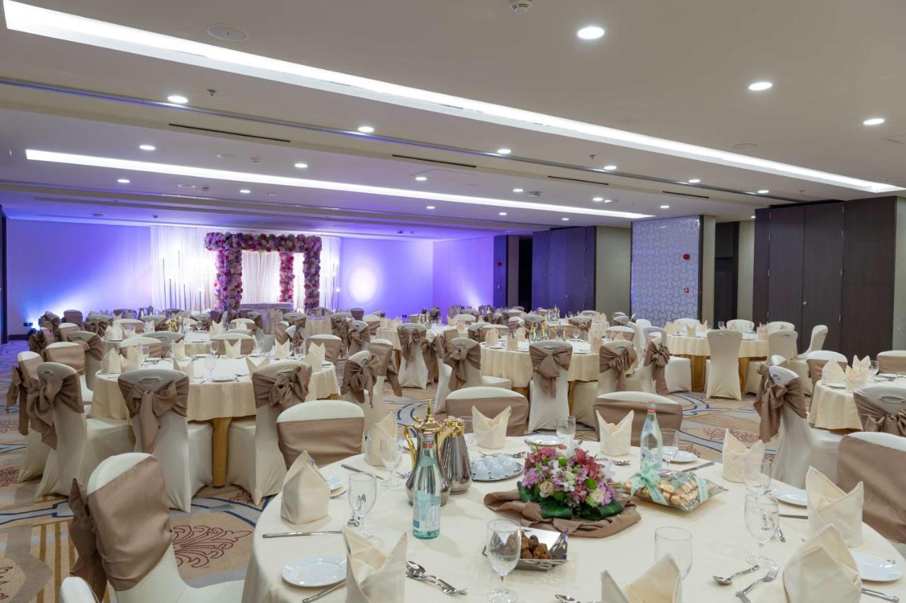 Radisson Blu Hotel, Jeddah Corniche Exteriör bild The Grand Ballroom