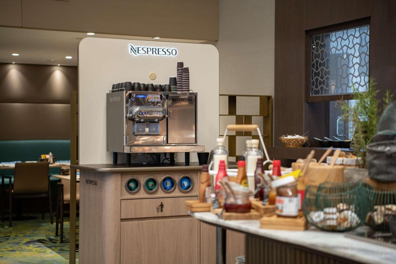 Radisson Blu Hotel, Jeddah Corniche Exteriör bild A Nespresso machine