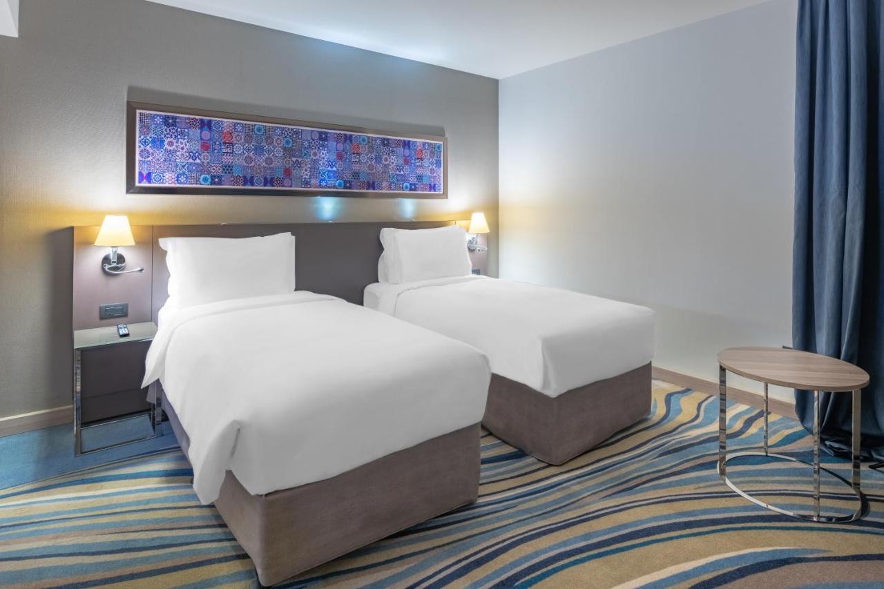 Radisson Blu Hotel, Jeddah Corniche Exteriör bild A room at the hotel