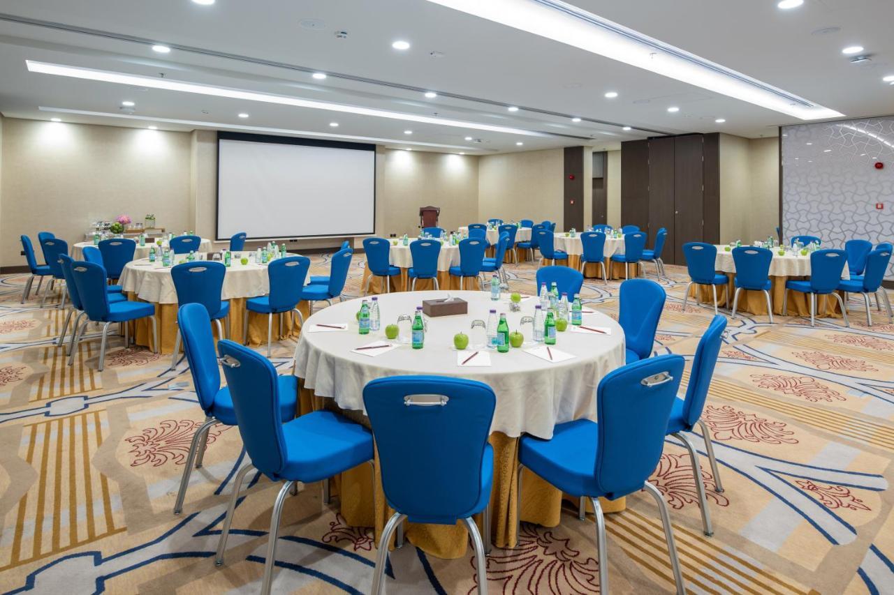 Radisson Blu Hotel, Jeddah Corniche Exteriör bild Meeting room