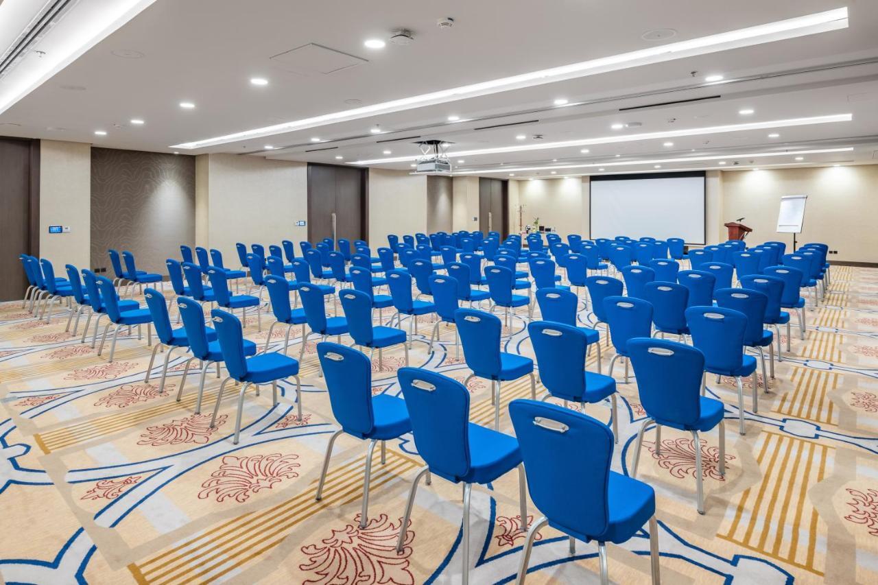 Radisson Blu Hotel, Jeddah Corniche Exteriör bild Meeting room