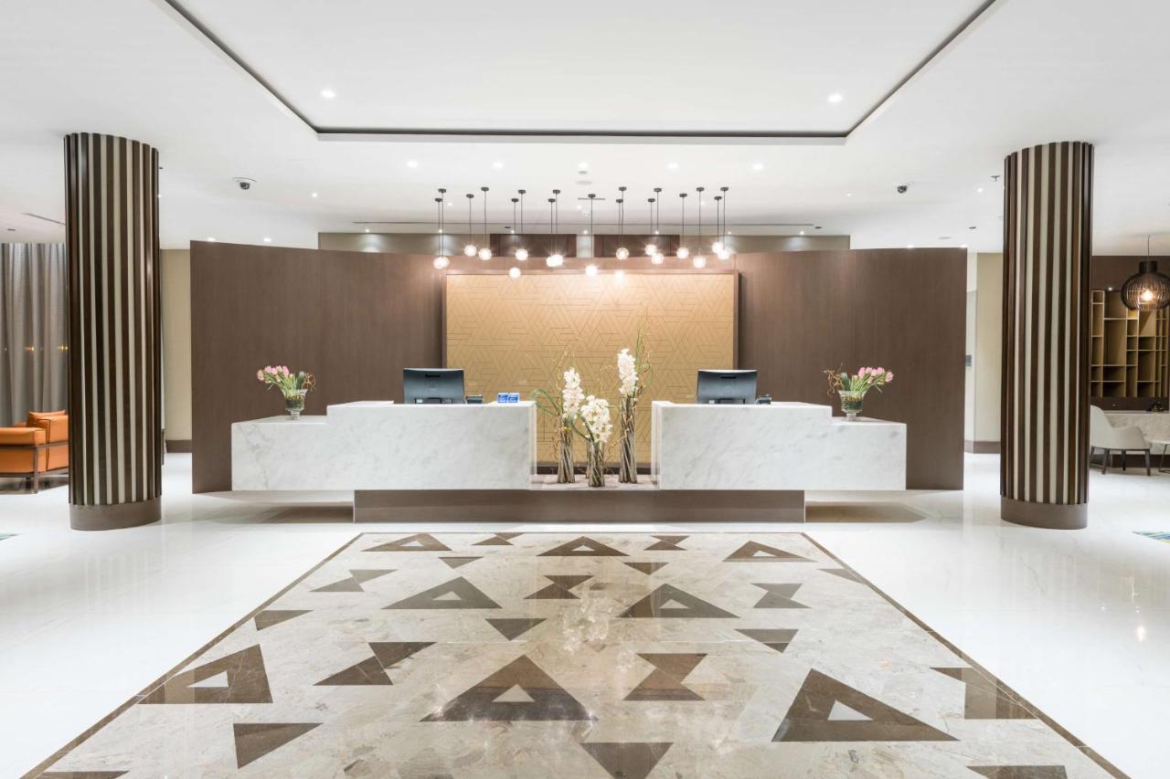 Radisson Blu Hotel, Jeddah Corniche Exteriör bild The lobby of the hotel