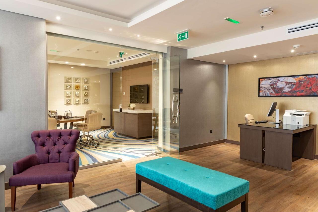 Radisson Blu Hotel, Jeddah Corniche Exteriör bild Reception area