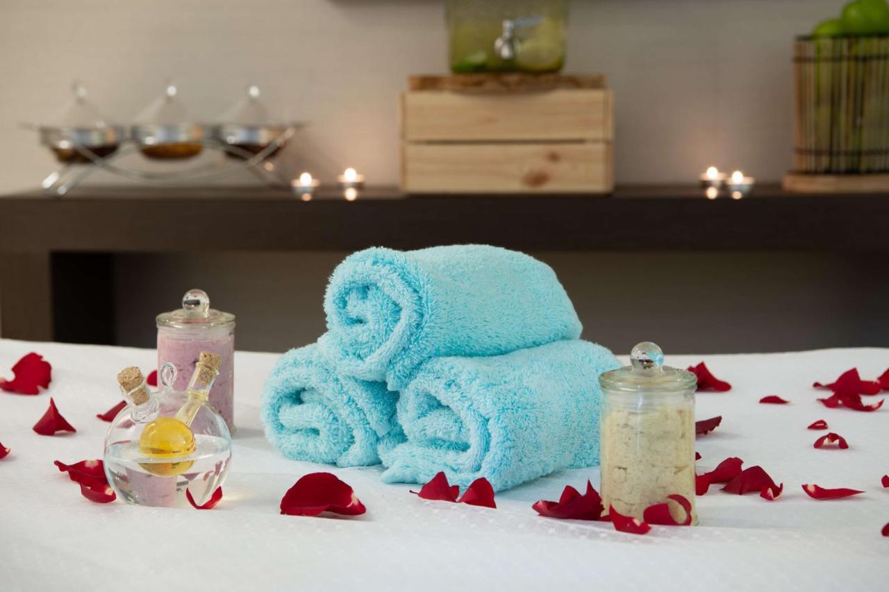 Radisson Blu Hotel, Jeddah Corniche Exteriör bild Spa treatment