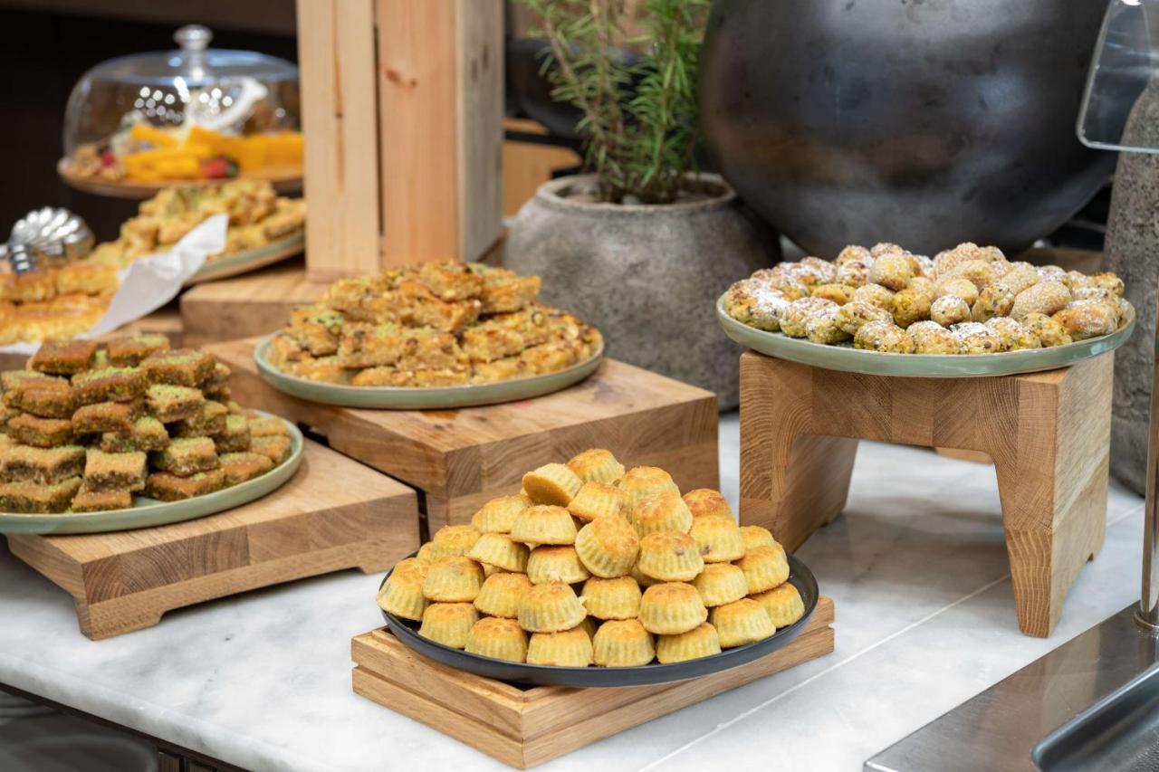 Radisson Blu Hotel, Jeddah Corniche Exteriör bild A selection of traditional Greek sweets